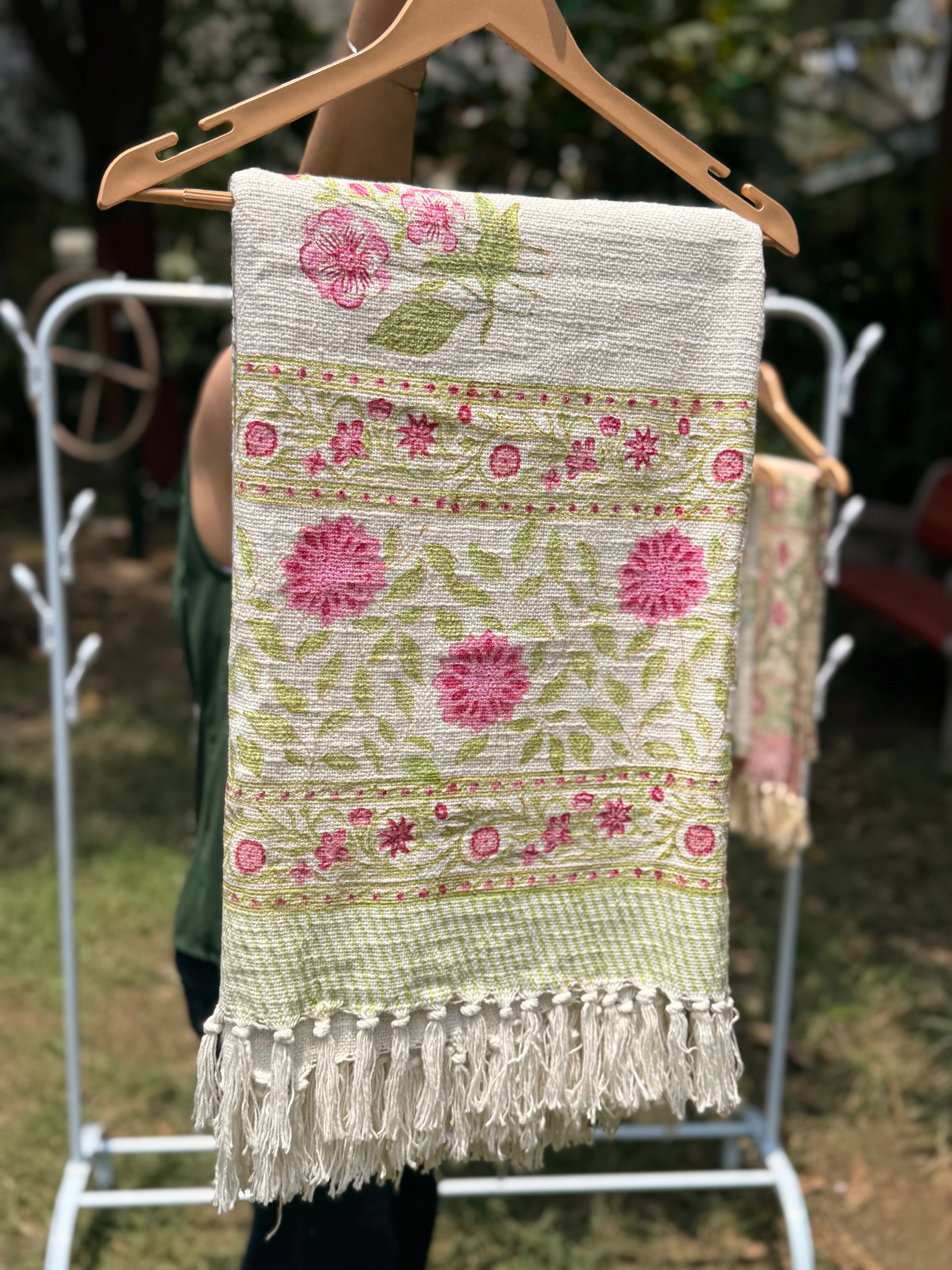 Slub Cotton Sofa Throw Compact (Pink Yellow Phool Print)