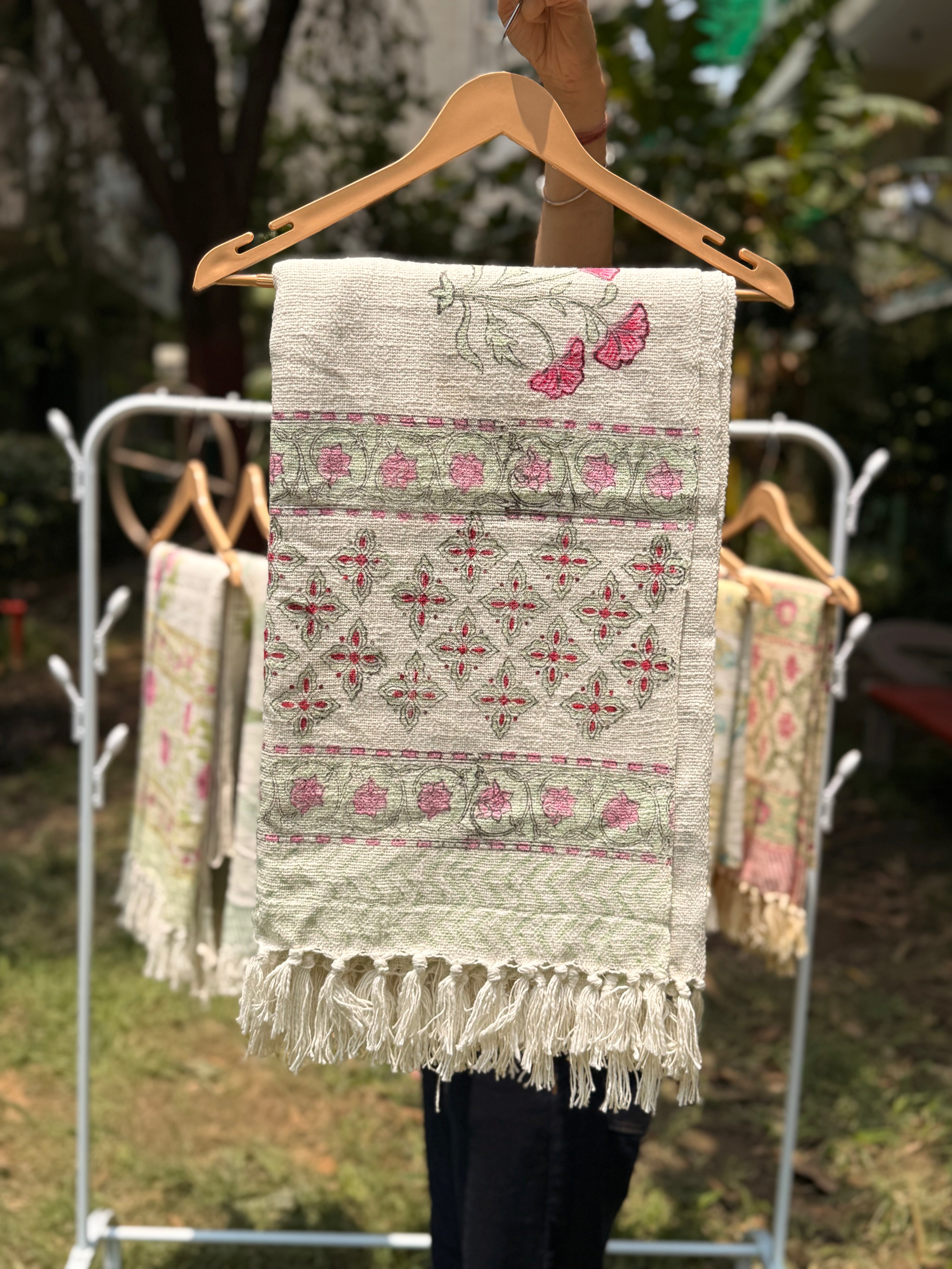 Slub Cotton Sofa Throw Compact (Gulabi Phool Motif Print)