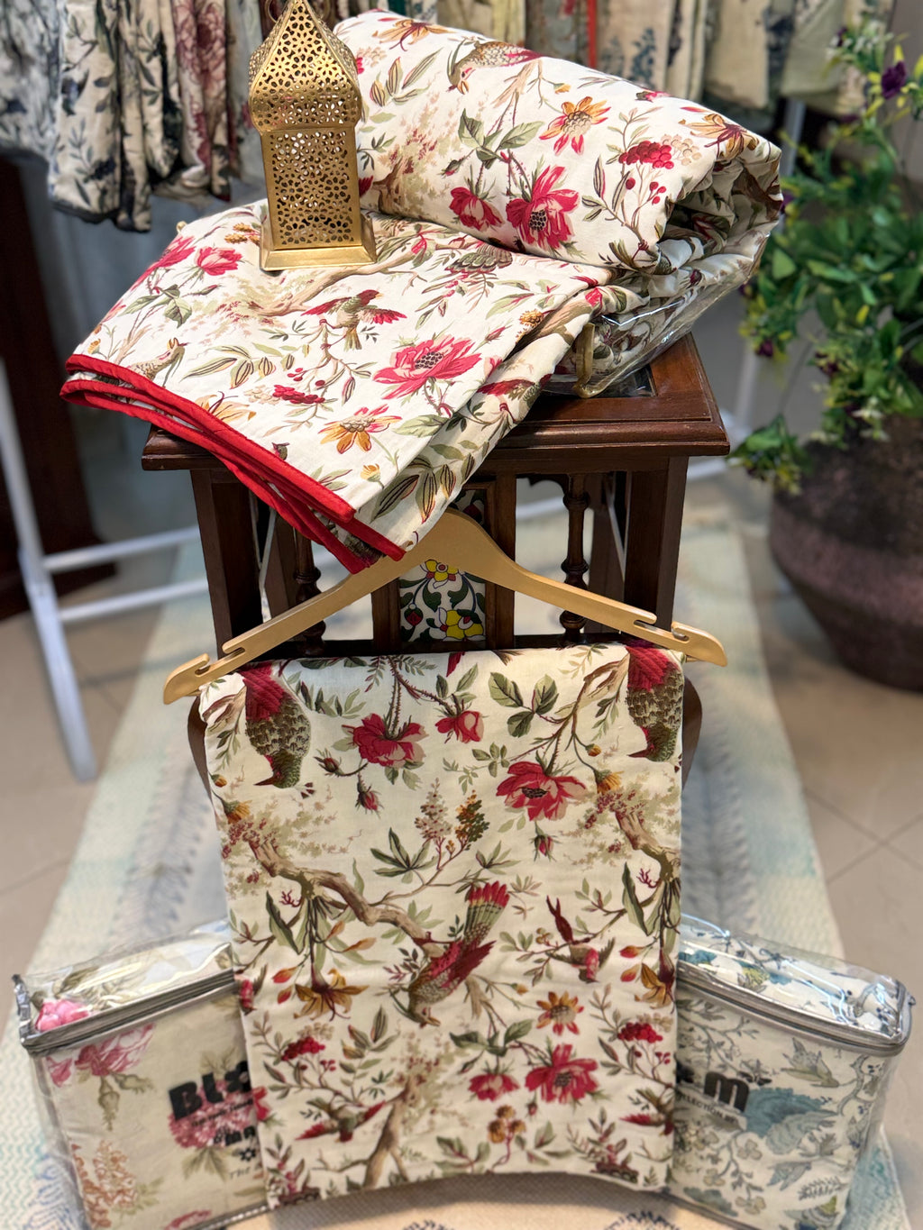 Mul Cotton Dohar (Red & White Bird Paradise)