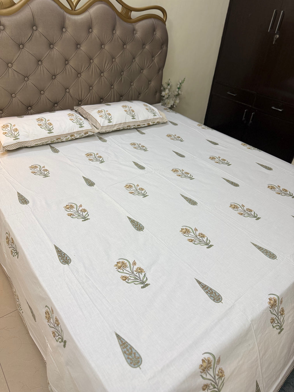 Fine Cotton Smooth Texture Everyday Bedsheet Yellow & Green