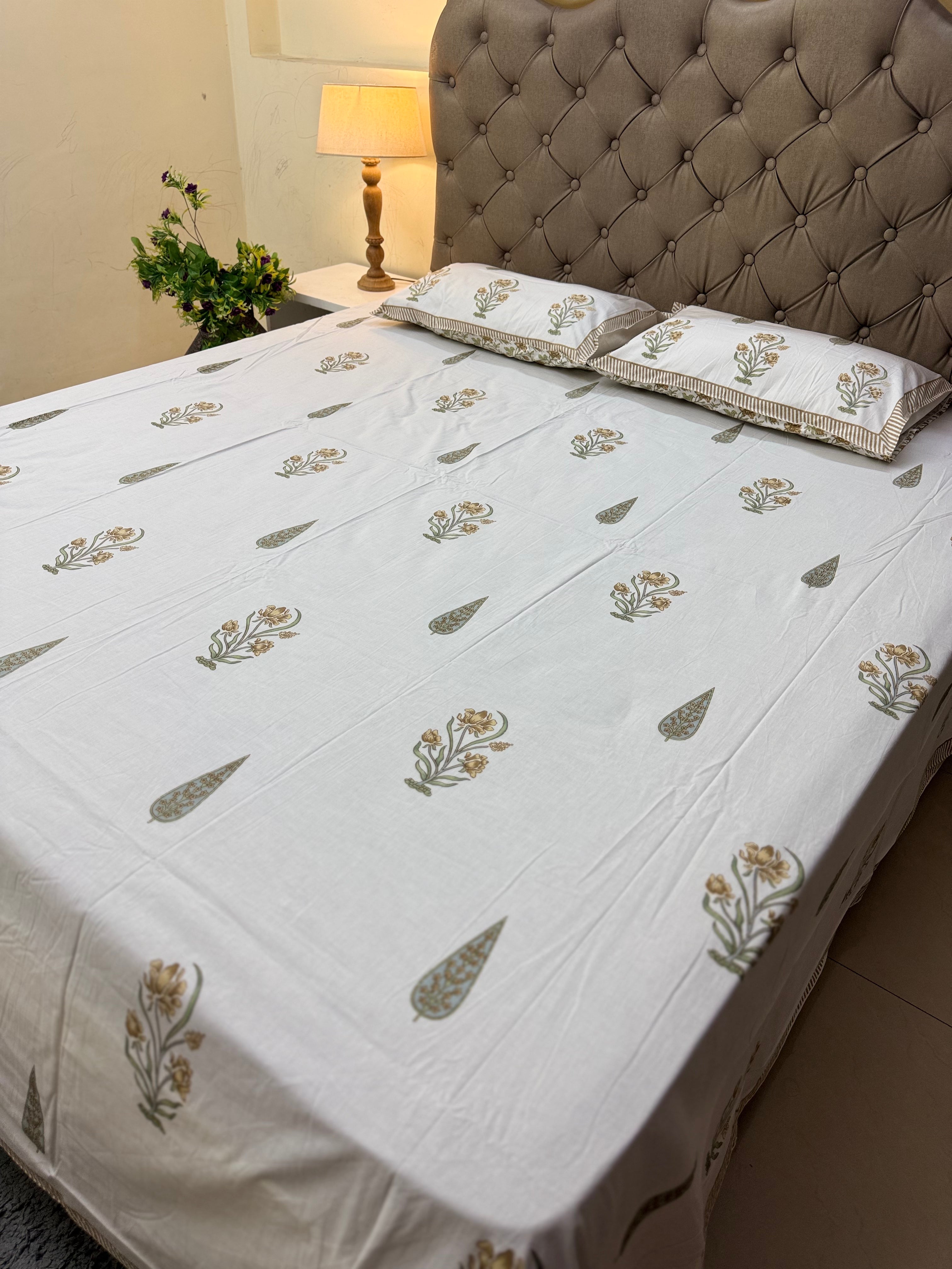 Fine Cotton Smooth Texture Everyday Bedsheet Yellow & Green