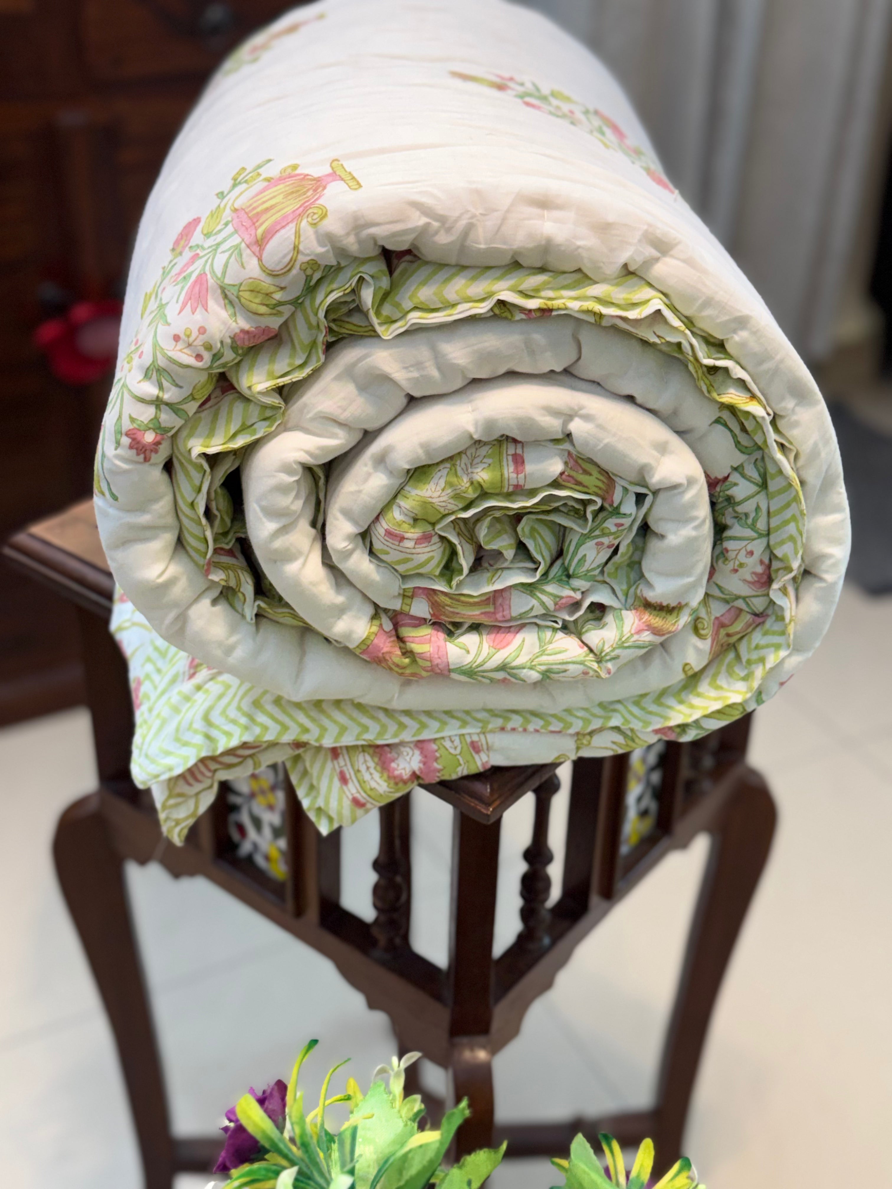 Hand Block Jaipuri Rajai Floral Bouquet