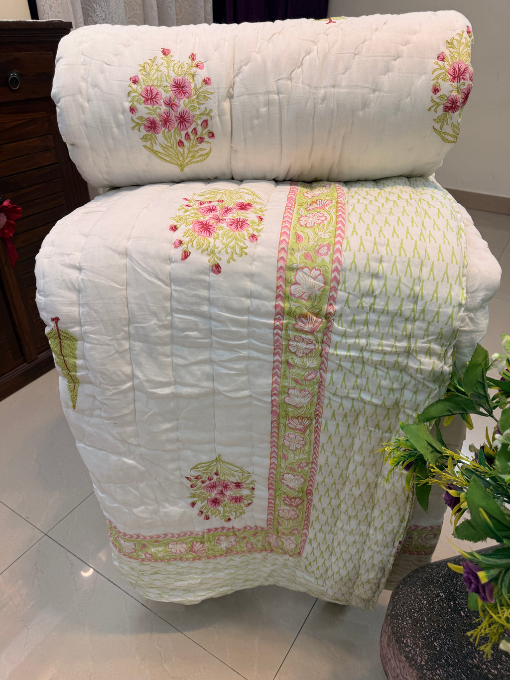 Hand Block Jaipuri Rajai Floral Daffodils Bouquet
