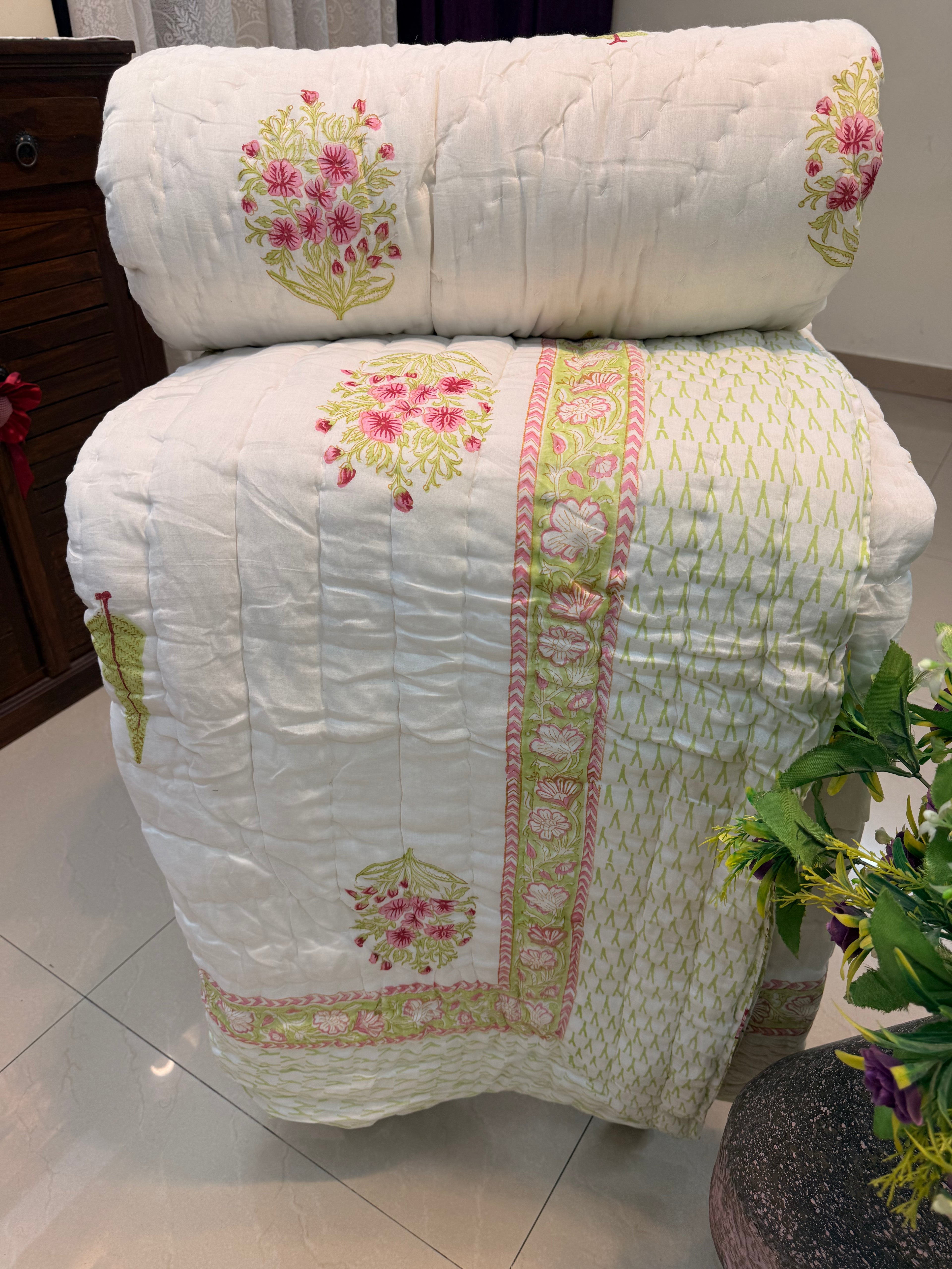 Hand Block Jaipuri Rajai Floral Daffodils Bouquet