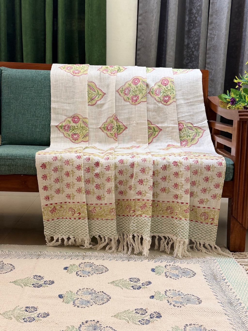Slub Cotton Sofa Throw Compact Magenta Floral Guldasta Print